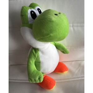 Super Mario Nintendo 2020 YOSHI Lg. 15" Plush Stuffed Figure w/Secret Pouch #P2